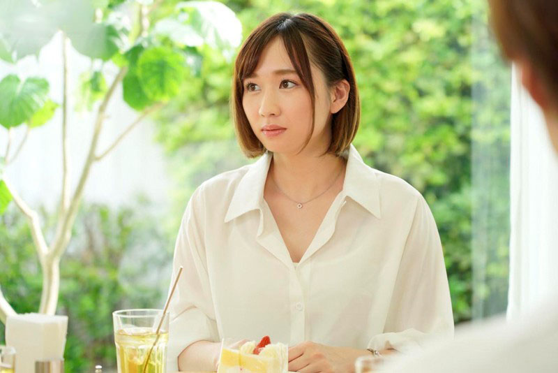 KIRE-004 Pekerja kantoran ini debut di JAV untuk pertama kalinya